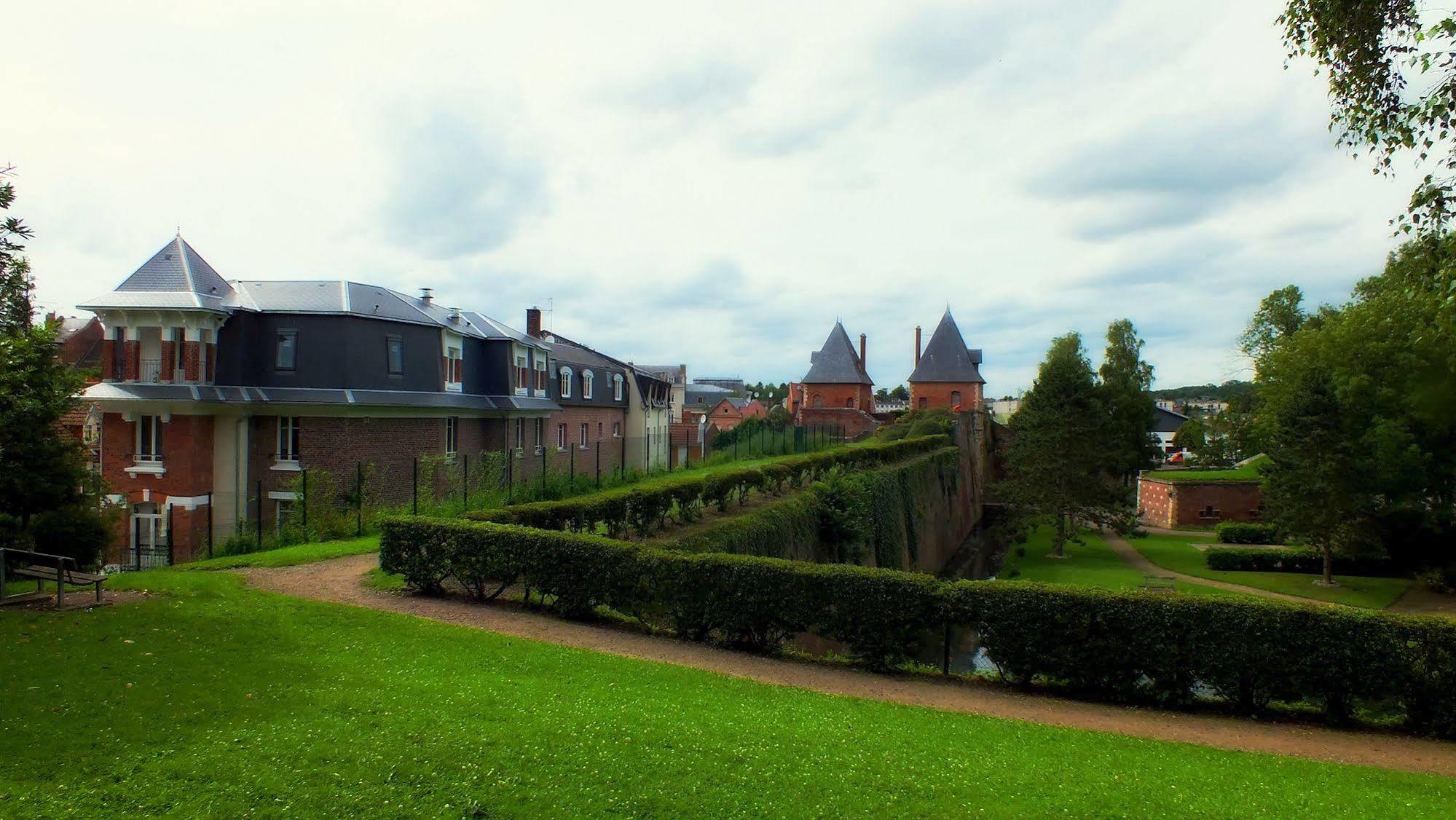Péronne Auberge Des Remparts מראה חיצוני תמונה